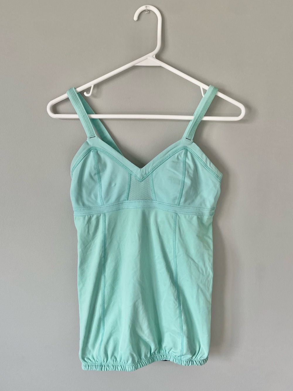 Lululemon Women's Speed Up Aruba Top Tank Size 6 Sky Blue Sleeveless Blouson Hem